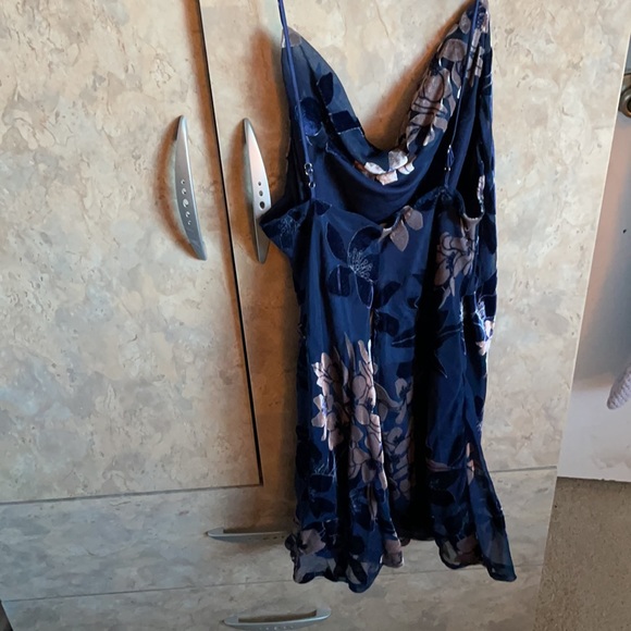 Midnight blue velvet and champagne garden dress - Picture 2 of 2